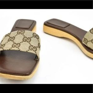 Gucci beige ‘gg’ logo flat sandals